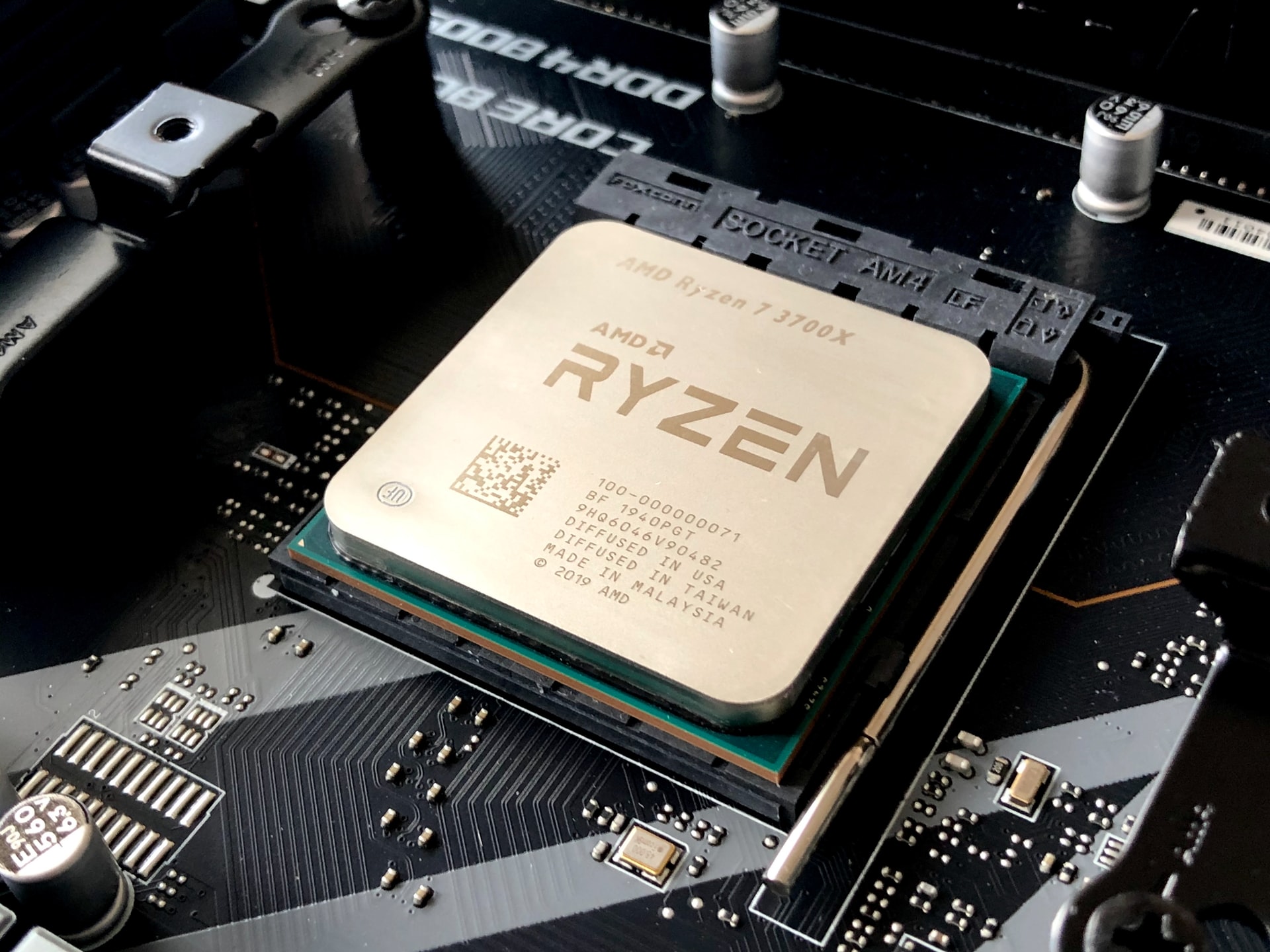 AMD Ryzen 7 3700X